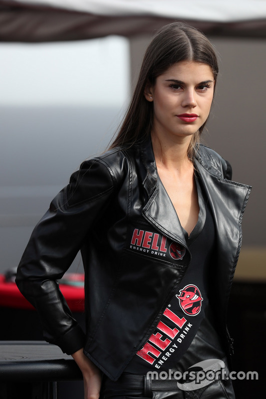 Chica de la parrilla
