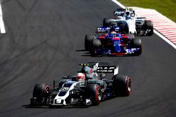 Kevin Magnussen, Haas F1 Team VF-17, Daniil Kvyat, Scuderia Toro Rosso STR12, Lance Stroll, Williams