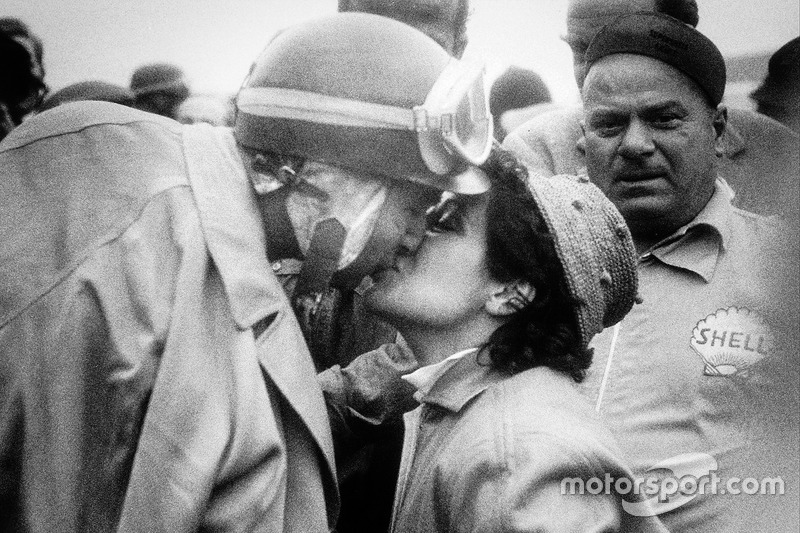 1. Juan Manuel Fangio, Lancia-Ferrari D50, mit Ehefrau