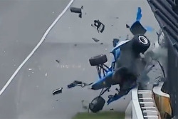 Scott Dixon, Chip Ganassi Racing Honda, Jay Howard, Schmidt Peterson Motorsports Honda coinvolti in