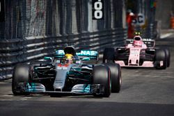 Lewis Hamilton, Mercedes AMG F1 W08, Esteban Ocon, Sahara Force India F1 VJM10