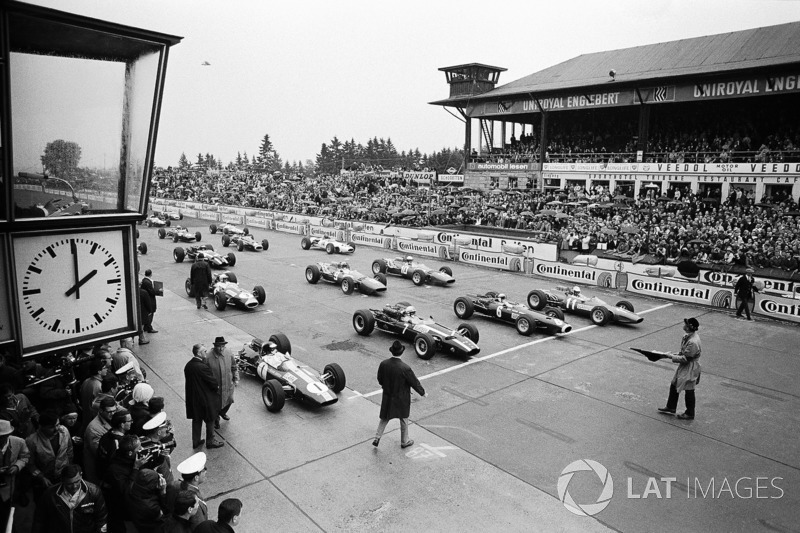 Ganadores de la pole Jim Clark, Lotus, John Surtees, Cooper, Jackie Stewart, BRM, y Ludovico Scarfio