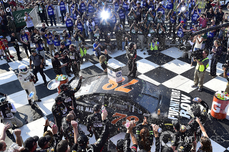 #4: Martin Truex Jr., Furniture Row Racing Toyota