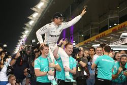 Nico Rosberg, Mercedes AMG Petronas F1 celebrates winning the world championship with his friends an