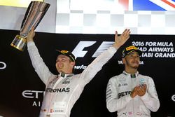 Podium : le vainqueur Lewis Hamilton, Mercedes AMG F1, et le deuxième, Nico Rosberg, Mercedes AMG F1