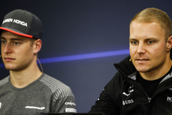 Stoffel Vandoorne, McLaren, Valtteri Bottas, Mercedes AMG F1