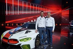 Martin Tomczyk et Jens Marquardt, directeur de BMW Motorsport, avec la BMW M8 GTE