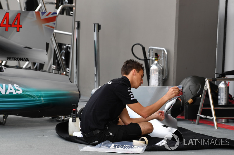 «Плавник» на кожухе двигателя Mercedes-Benz F1 W08