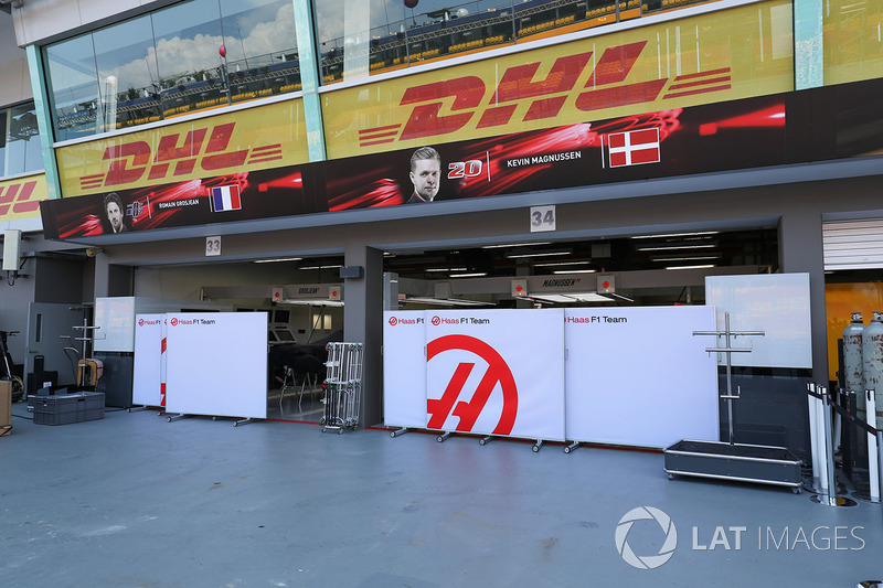 Haas F1 Team garage