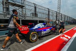 Scuderia Toro Rosso mechanics, Scuderia Toro Rosso STR12 in pit lane