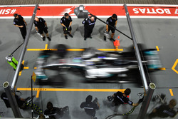 Valtteri Bottas, Mercedes AMG F1 W08 pit stop