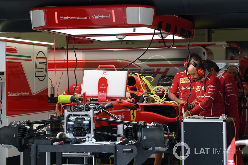 Ferrari SF70H in the garage