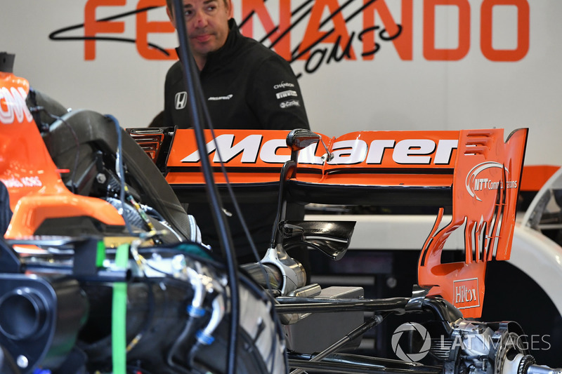 McLaren MCL32 rear wing