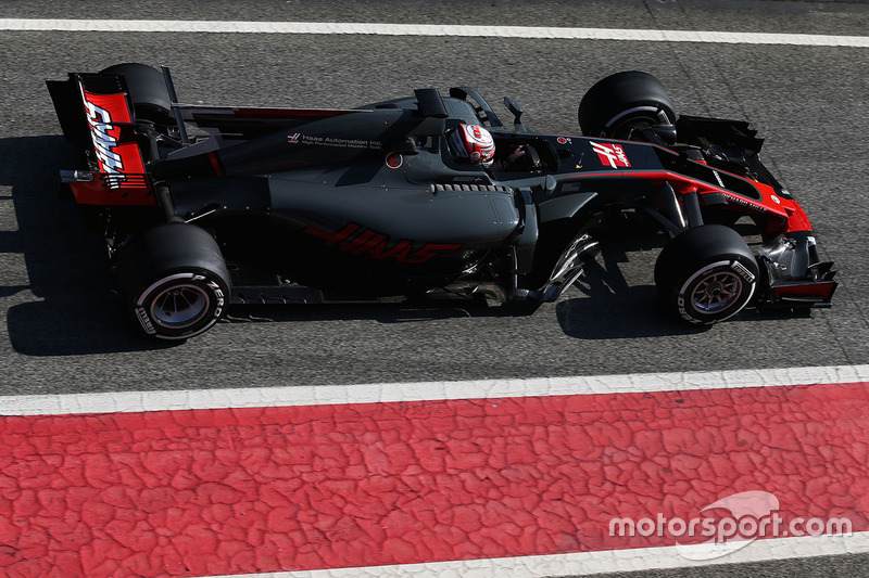 12: Kevin Magnussen, Haas VF-17, 1:22.204, supersofts, day 2 (169 laps)