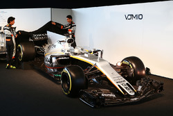Sergio Perez, Sahara Force India F1 et son équipier Esteban Ocon, Sahara Force India F1 Team dévoilent la Sahara Force India F1 VJM10