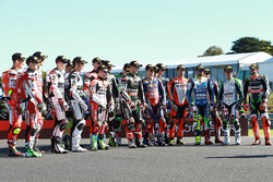 Les pilotes posent pour la photo officielle