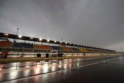 Lluvia en el pitlane