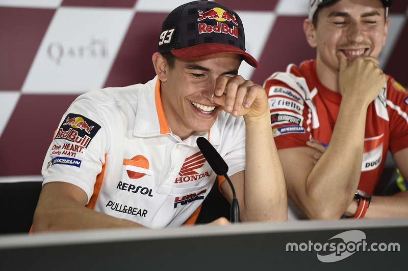 Tawa lepas Marc Marquez dan Jorge Lorenzo saat konferensi pers jelang balapan