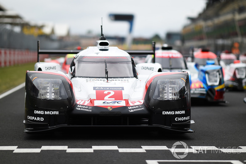 #2 Porsche Team Porsche 919 Hybrid: Timo Bernhard, Earl Bamber, Brendon Hartley