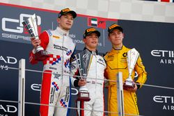 Podium: second place Jake Dennis, Arden International; Race winner Nyck De Vries, ART Grand Prix; th