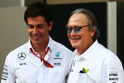 Toto Wolff, azionista e Direttore Esecutivo Mercedes AMG F1 con Mansour Ojjeh, azionista McLaren