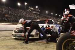 Ryan Flores changing the tires on the car of Ryan Blaney, Wood Brothers Racing Ford