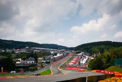 Kevin Magnussen, Haas F1 Team VF-17, on the formation lap
