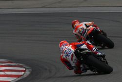 Марк Маркес, Repsol Honda Team, и Андреа Довициозо, Ducati Team
