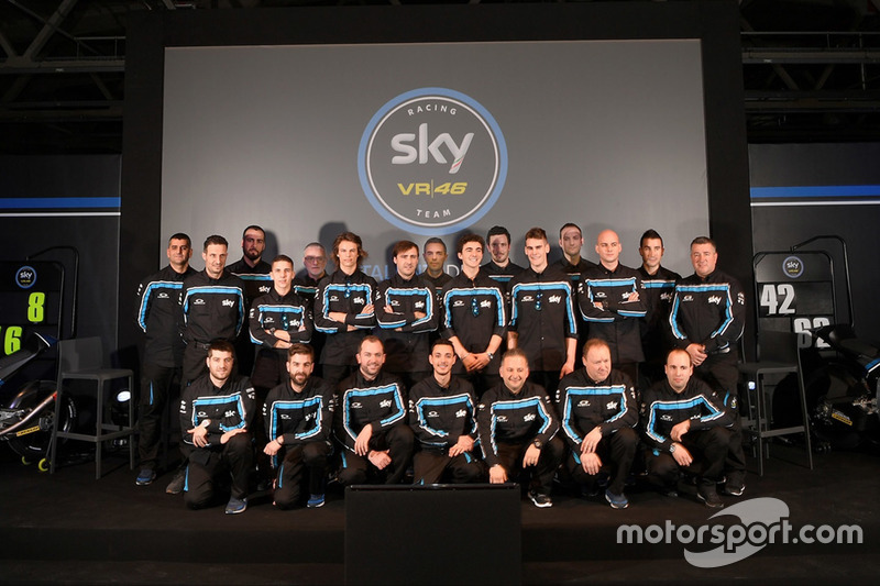 Foto de grupo de pilotos Sky Racing Team VR46