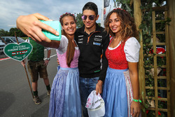 Esteban Ocon, Sahara Force India F1 and girls