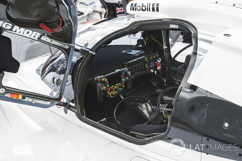 Le cockpit de la Porsche 919 Hybrid