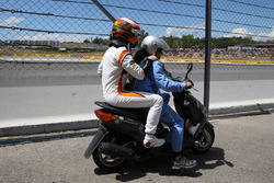 Race retiree Stoffel Vandoorne, McLaren on a scooter