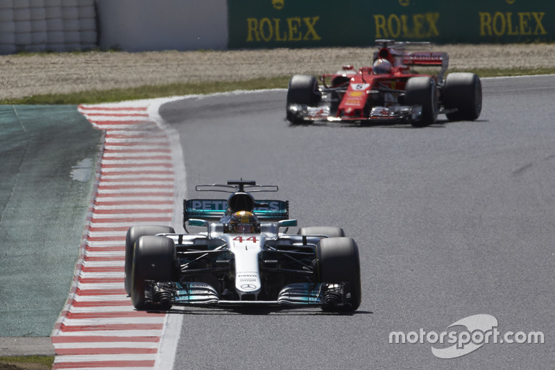 Giro 44 - Lewis Hamilton, Mercedes AMG F1 W08, Sebastian Vettel, Ferrari SF70H