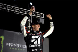 Race winner Kyle Busch, Kyle Busch Motorsports Toyota