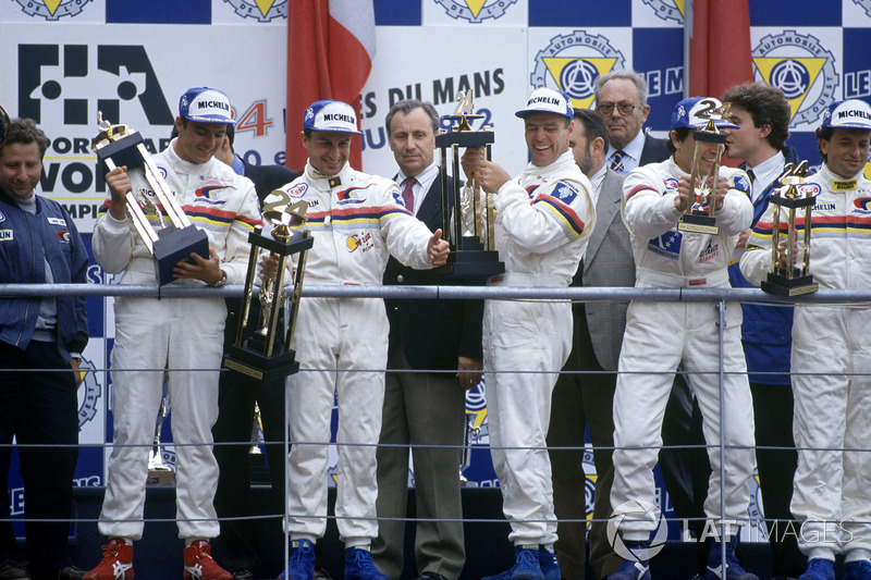 1. Mark Blundell, Derek Warwick, Yannick Dalmas, Peugeot 905 Evo 1