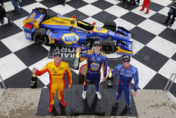 Le vainqueur Alexander Rossi, Herta - Andretti Autosport Honda, le deuxième, Scott Dixon, Chip Ganassi Racing Honda, le troisième, Ryan Hunter-Reay, Andretti Autosport Honda