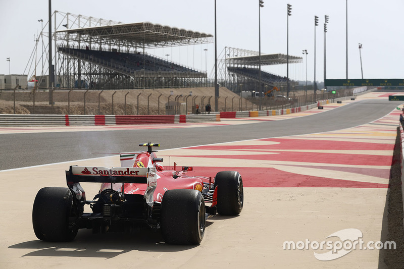 Кімі Райкконен, Ferrari SF70H, зупинився на треку