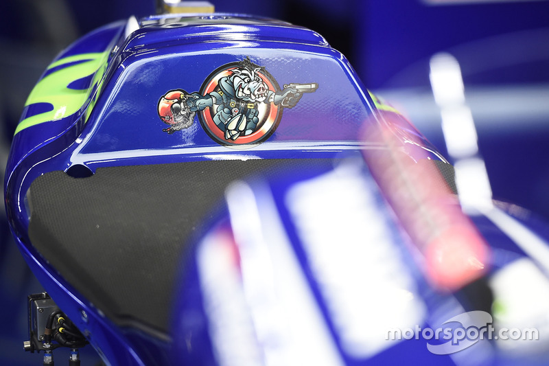 Maverick Viñales, Yamaha Factory Racing, logo