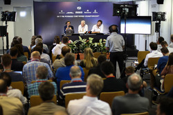 Laurent Mekies, FIA-Sicherheitschef, Charlie Whiting, FIA-Rennleiter, Matteo Bonciani, FiA-Pressespr