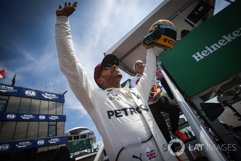 Ganador de la pole Lewis Hamilton, Mercedes AMG F1