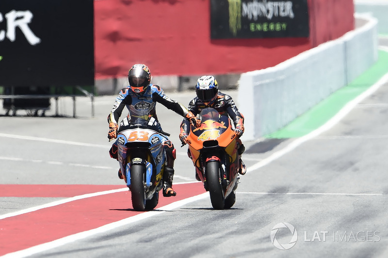 Tito Rabat memberi tumpangan kepada Pol Espargaro
