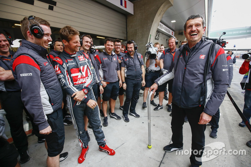 Guenther Steiner, Team Principal, Haas F1 Team, celebrates his birthday with the Haas F1 Team team