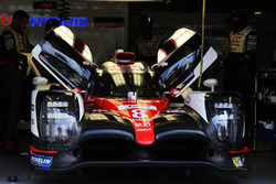 #8 Toyota Gazoo Racing Toyota TS050 Hybrid: Anthony Davidson, Nicolas Lapierre, Kazuki Nakajima