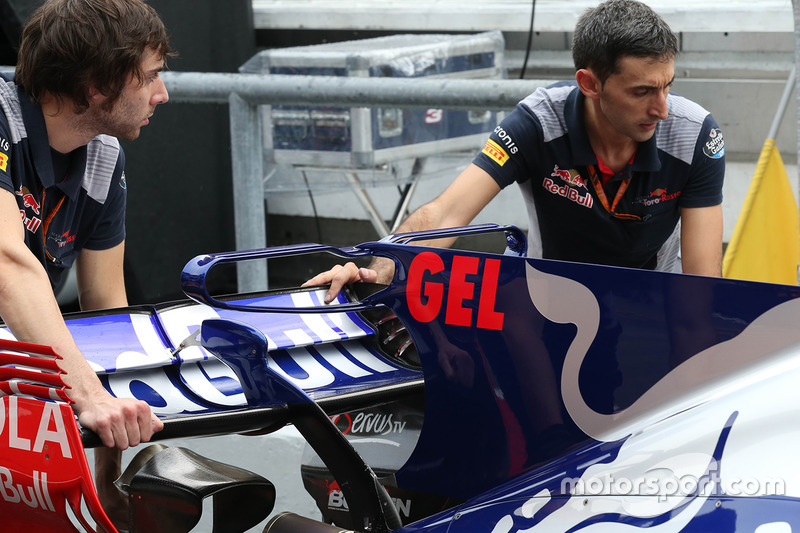 Scuderia Toro Rosso STR12 T Kanat