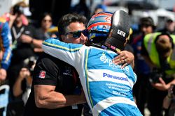 Le poleman Takuma Sato, Andretti Autosport Honda, avec Michael Andretti, propriétaire d'Andretti Autosport
