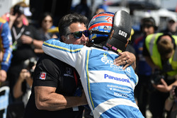 Le poleman Takuma Sato, Andretti Autosport Honda, avec Michael Andretti, propriétaire d'Andretti Autosport