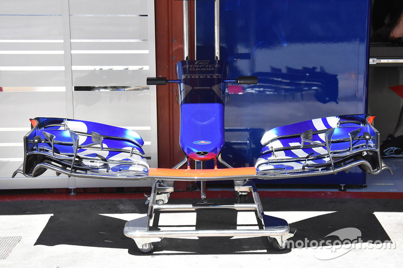 Scuderia Toro Rosso STR12, detalle del alerón delantero