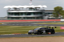 #42 Strakka Racing, McLaren 650 S GT3: Lewis Williamson, Oliver Webb, Alvaro Parente