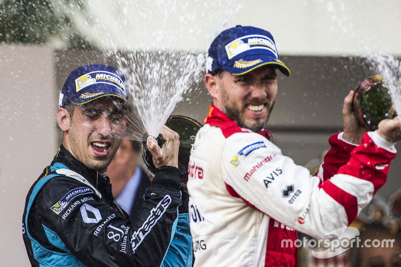 Podio: ganador de la carrera Sébastien Buemi, Renault e.Dams, tercer lugar Nick Heidfeld, Mahindra Racing