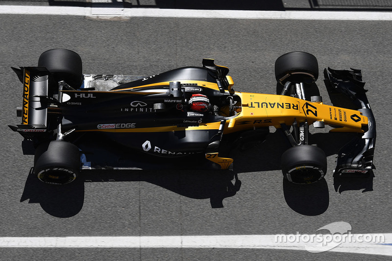 De startnummers en namen moeten op een contrasterende achtergrond afgebeeld worden zoals op de Renault